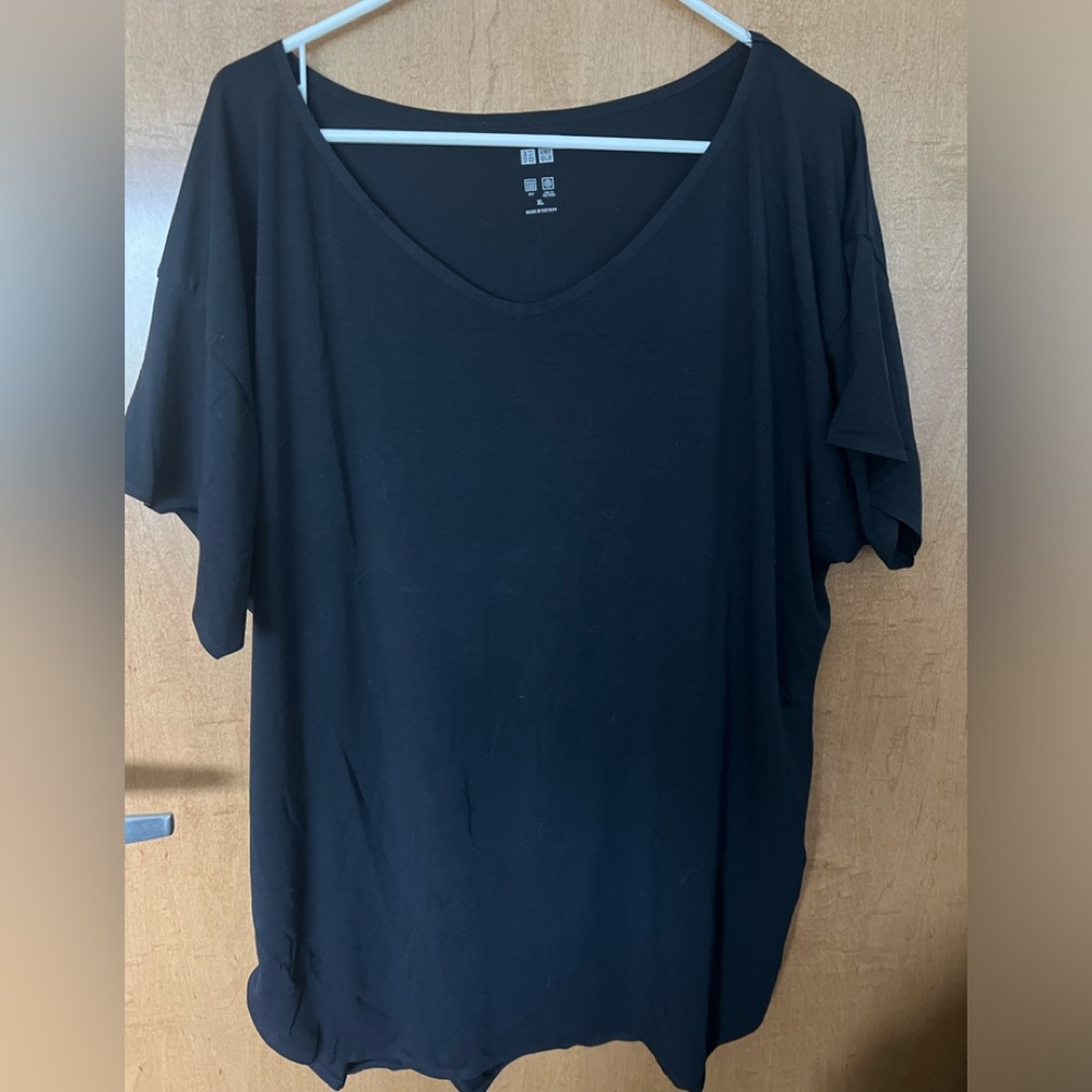 Uniqlo tshirt